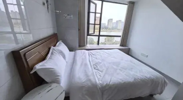 Люкс с видом на озеро Mouqing Homestay