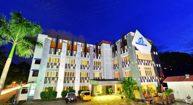 Business Alliance Hotel, Забронировать Отель Отели Янгон с парковкой, рядом с Embassy of the Republic of Singapore, Парковка