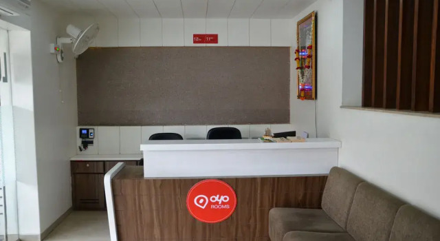 OYO 967 Hotel Lalaji's Executive, Забронировать Отель Отели штата Махараштры с завтраком, Завтраки