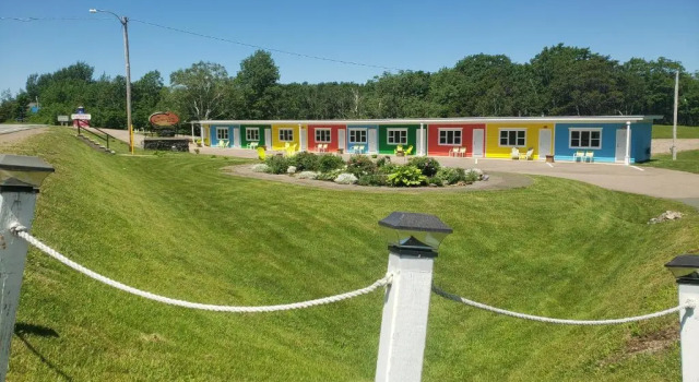 Четырёхместный номер Standard с видом на горы Cornerstone Motel