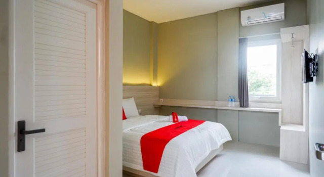 Standard Doppel Zimmer RedDoorz Syariah near PRPP Semarang