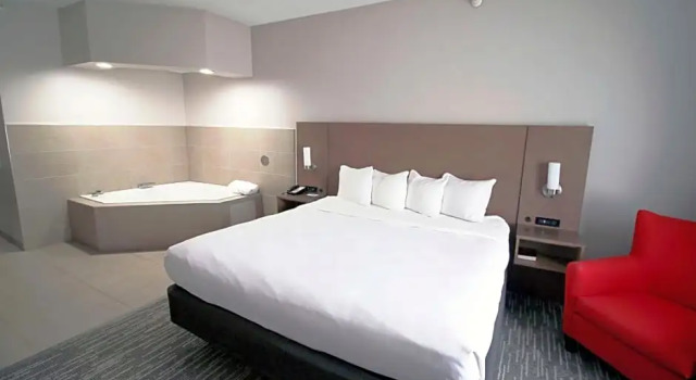 Люкс Country Inn & Suites by Radisson, Council Bluffs, IA