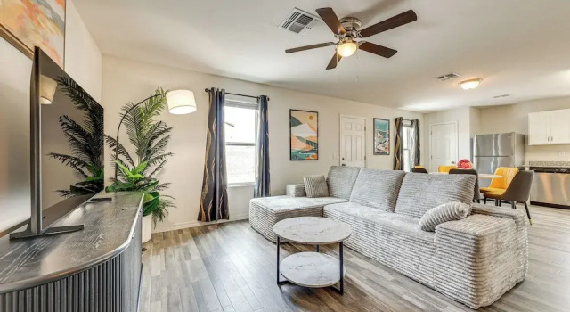 Game Room & Private Yard: Retreat in Bullhead City, Забронировать Дом для отпуска Виллы Буллхед-Сити, Вилла