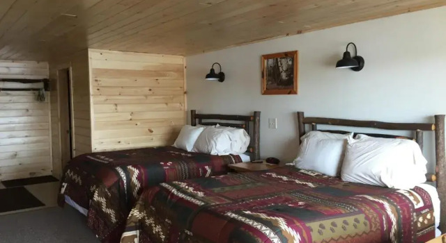 Двухместный номер Standard с балконом Pine Knoll Hotel Lakeside Lodge & Cabin