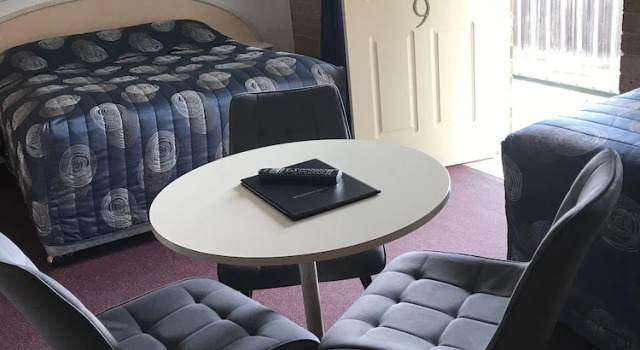 Семейный люкс с балконом Cedar Lodge Motel