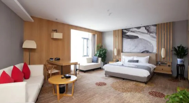 Люкс Business Chenxi Hotel (East High-speed Railway Station CBD Convention and Exhibition Center)