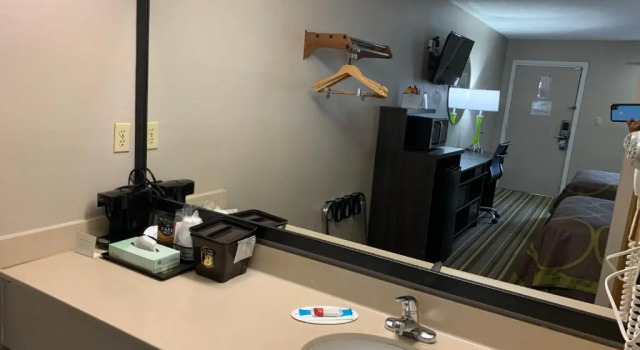 Номер Standard Super 8 by Wyndham Brownsburg