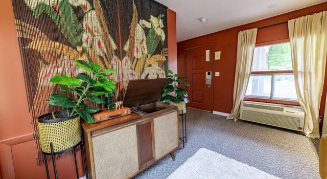 The Springs Motel, Varaa Motelli Hotellit New England uima-altaalla, Uima-allas