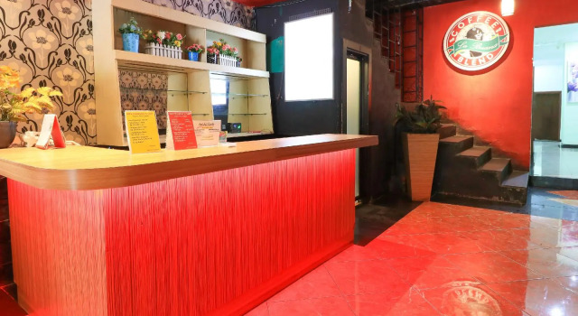 Labuana Homestay and Cafe Garden Makassar, Book Guesthouse Hotels in Sulawesi with Parking, Parking