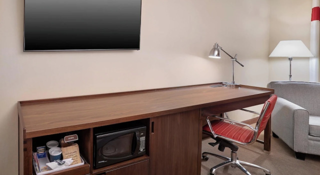 Номер Deluxe Four Points by Sheraton Edmonton West