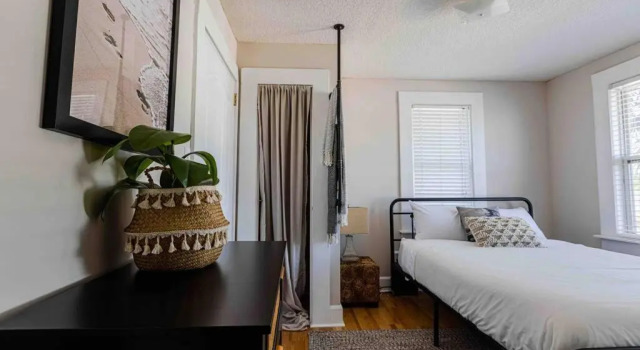 Highrise Bungalow - 2 blocks from Jax Beach!, Забронировать Отель Джексонвилл-Бич Jacksonville Coast, рядом с Huguenot Park