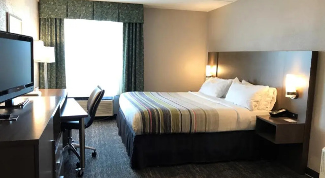 Люкс Country Inn & Suites by Radisson, Mt Pleasant-Racine West, WI