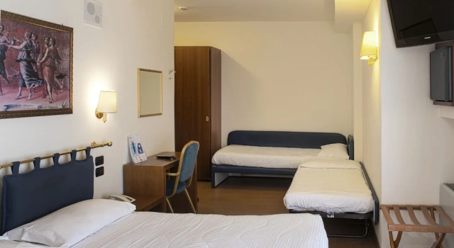 Четырёхместный номер Economy International Hotel & Suite