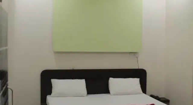 Двухместный номер Standard Hotel Radhika Inn
