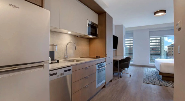 Номер Standard с балконом Homewood Suites By Hilton Montreal Downtown