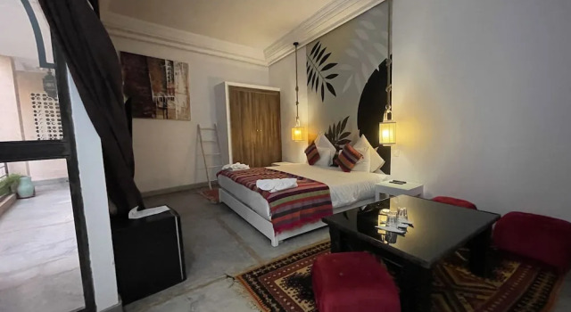 Camera Standard Riad Samarine