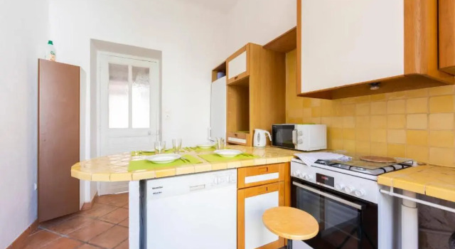 Апартаменты Large spacious 2 BDR apt heart of Antibes 300 meters from beach