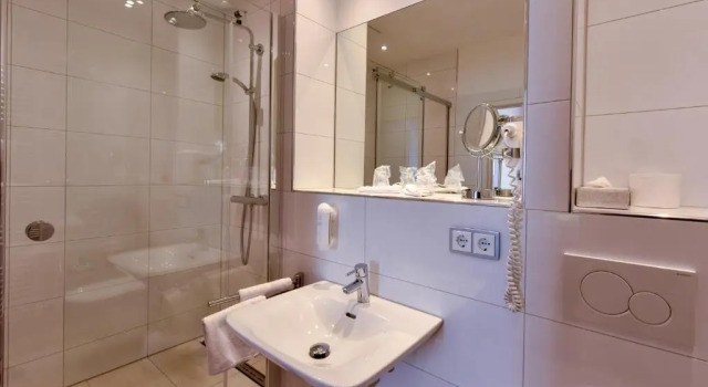 Номер Deluxe Hotel ADRIA München