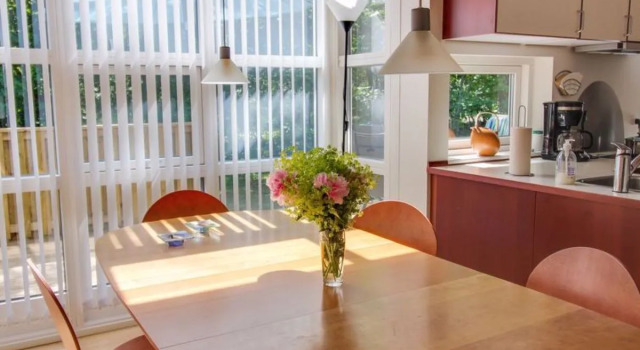 "Jolayna" - 600m from the sea in Bornholm, Boek Hotel Hotels in Bornholm met parkeren, Parkeren