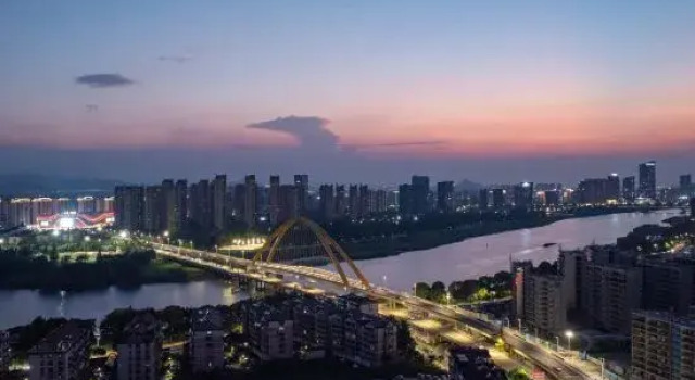 Yunzhen Serviced Apartment (Shaoxing East Station Shangbaihe City)