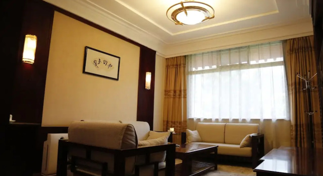 Luoyang Dongshan Hotel, Rezervovat Hotel Luo-jang Henan