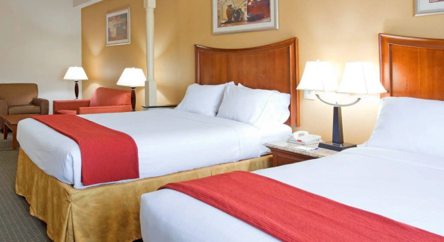 Four Points by Sheraton Fayetteville Fort Bragg, Забронировать Отель Форт-Брэгг Северная Каролина