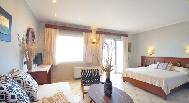 Полулюкс с балконом и с видом на море Hotel Evilion Sea And Sun