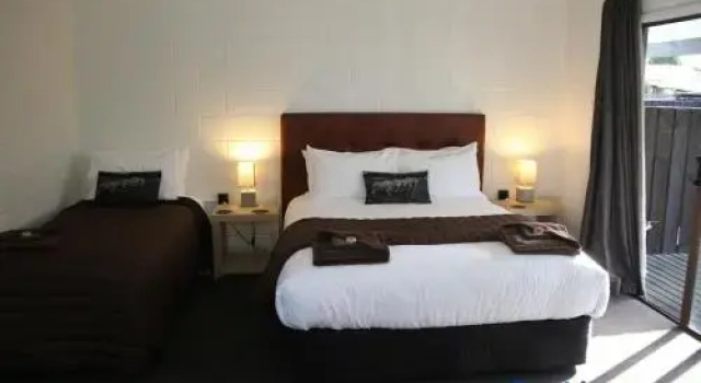 Mackenzie Motel