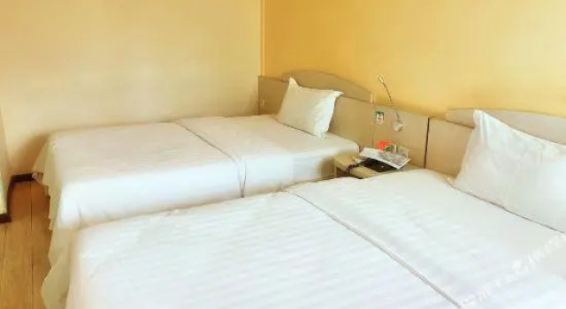 Номер Standard 7 Days Inn Guiyang Qingzhen Dongmen Bridge Branch