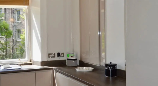 Traditional 2 Bedroom Edinburgh Apartment, Забронировать Апартаменты/квартира Мерчистон Эдинбург, рядом с Национальный музей Шотландии