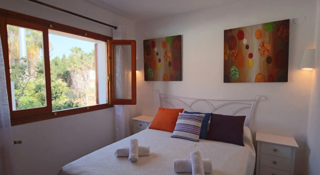 Only 100m to the Beach! Spacious Villa With Private Pool - 12 People
