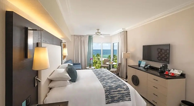 Двухместный номер Superior oceanfront The Palms Hotel & Spa