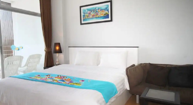 Люкс с балконом At Sea Condo