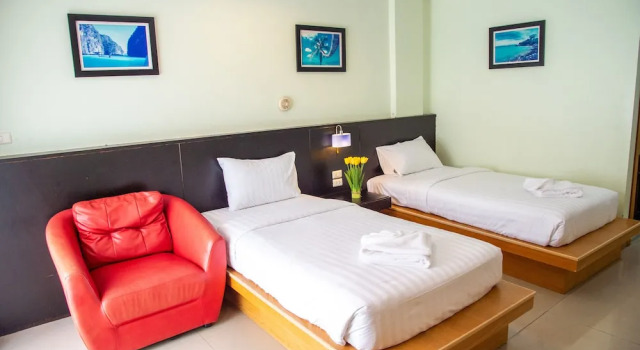 Двухместный номер Superior с балконом и с частичным видом на океан Patong Eyes Hotel