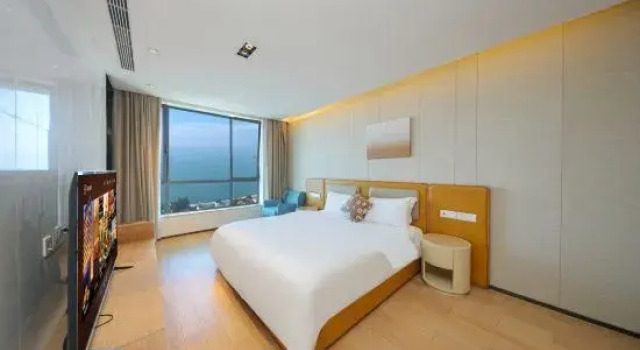Люкс с 2 комнатами с видом на море Yuelan Seaview Hotel Apartment (Qingdao May Fourth Square China Railway Center)