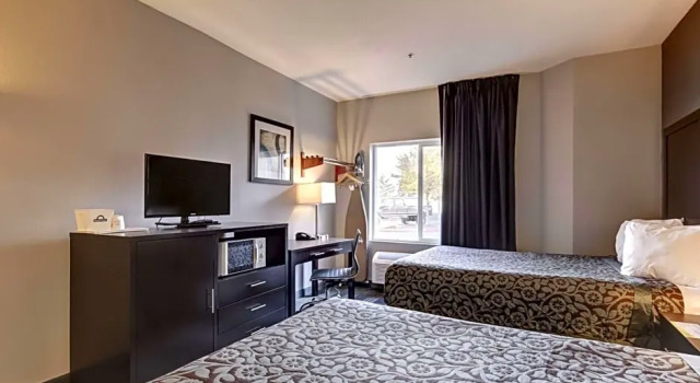 Четырёхместный номер Standard SureStay Plus Hotel by Best Western Portland East