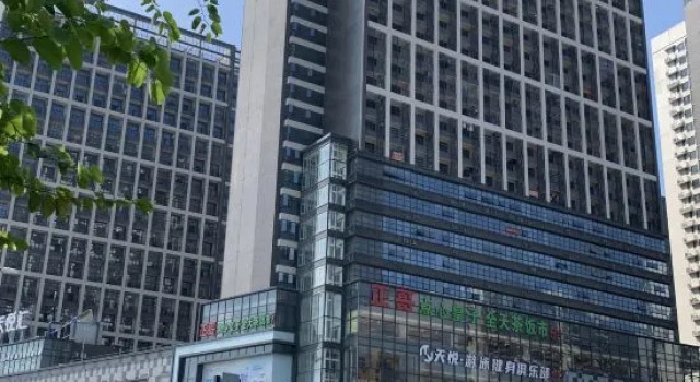Carlos Apartment (Kaiping Donghuicheng Shop)