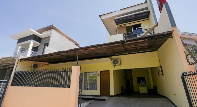 OYO 1857 Wonoboyo Residence Near RSU Katholik Surabaya Kota Surabaya