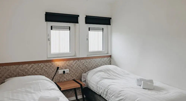 Modern Lodge Near Beach, Забронировать Отель Отели Zeeuws-Vlaanderen 3 звезды, 3*