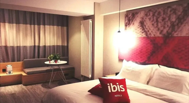 Ibis Hotel (Shenyang North Station South Square)
