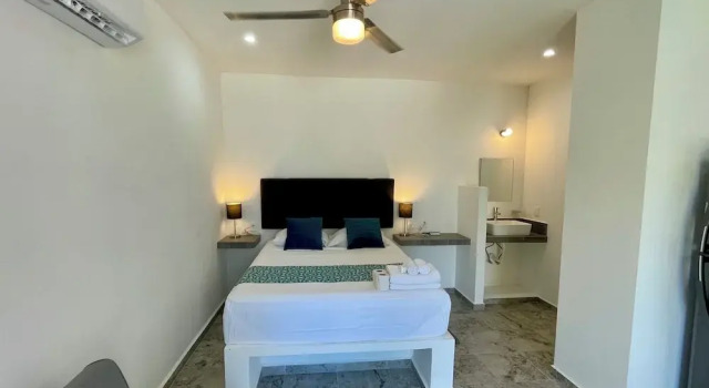 Lavish Studio w Balcony Downtown 3, Prenota Hotel Isla Mujeres Quintana Roo