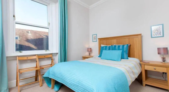 Bright and Modern Causewayside Apartment