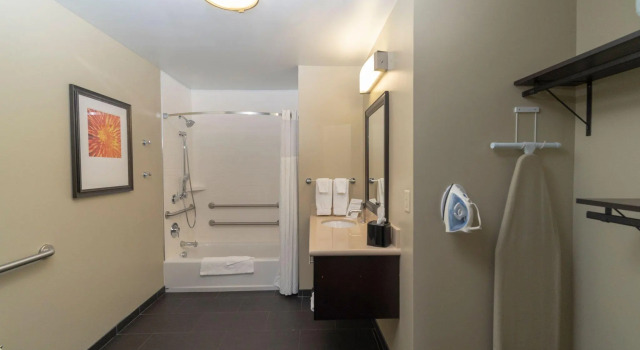 Двухместный номер Standard c 1 комнатой Staybridge Suites Marquette by IHG