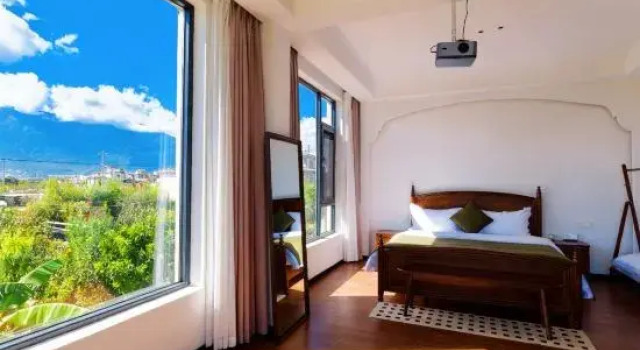 Люкс Business Youyoumu Peach  Garden Designer Homestay (Erhai Ecological Corridor Store)