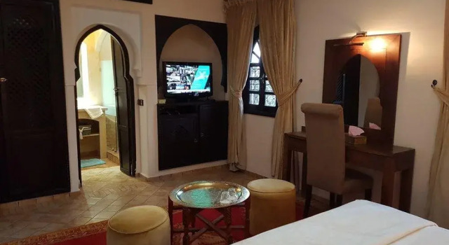 Riad Symphonia, Забронировать Отель Отели Марракеш-Тенсифт-Эль-Хауз с парковкой, Парковка