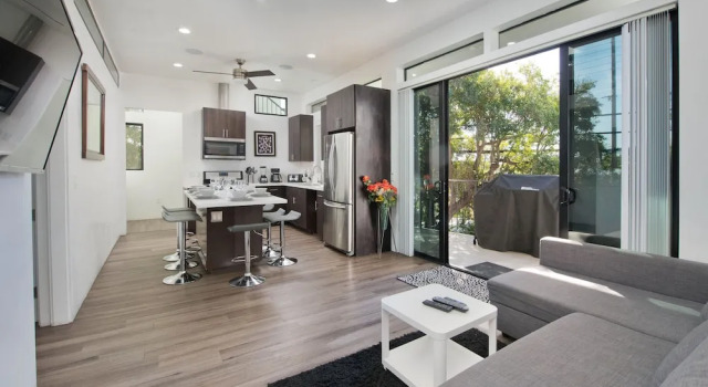 2nd Story Masterpiece In Venice Beach 4 Bedroom Home by RedAwning