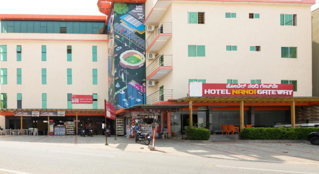 Capital O 15965 Hotel Nandi Gateway, Rezervovat Hotel Hotely v Bangalore s parkováním, Parkování