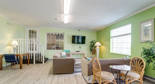 Marylander Condominiums, 90 steps from the beach, Забронировать Отель North Ocean City Оушен-Сити, рядом с Торговый центр Ocean City Square