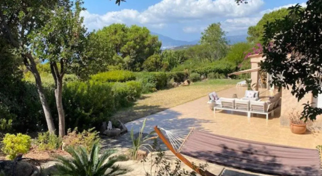 Villa 180 m2 vue Mer au calme grand terrain Porticcio, Book Villa Hoteller i Molini med pool, Swimmingpool