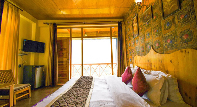 Naina Resort and Cottages, Забронировать Курортный отель Отели Манали с парковкой, Парковка